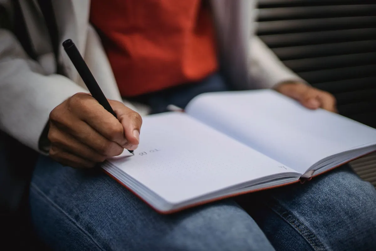 How to Write a Book Review Without Spoilers: A Beginner's Guide